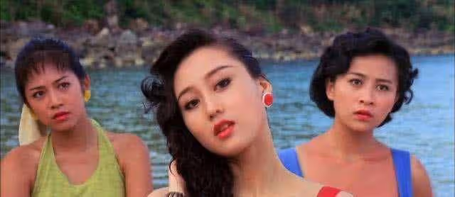 她才是香港第一美女,美貌不輸關之琳,巔峰時期為愛息影
