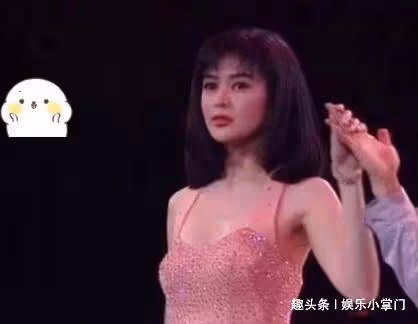 十三姨關之琳有多美?與人合照未輸過,不愧香港第一美女