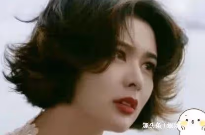十三姨關之琳有多美?與人合照未輸過,不愧香港第一美女