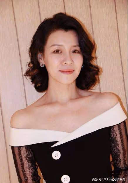 她本是豪門闊太,被導演喊來臨時救場,卻意外走紅46歲片約不斷