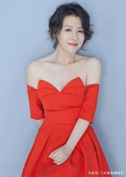 她本是豪門闊太,被導演喊來臨時救場,卻意外走紅46歲片約不斷
