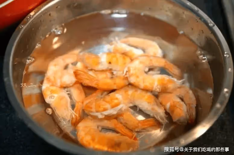 煮大蝦,有人用冷水,有人用開水?都不對,大廚教你正確做法