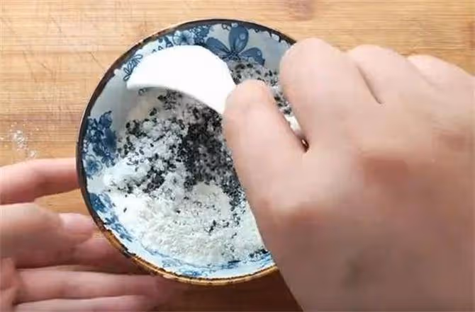 不用揉面,教你做鬆軟發麵糖餅,涼了也不硬,比麵包還好吃
