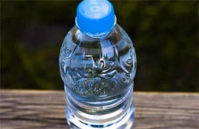 礦泉水打開後幾天不能喝?隔夜的礦泉水還能喝嗎?