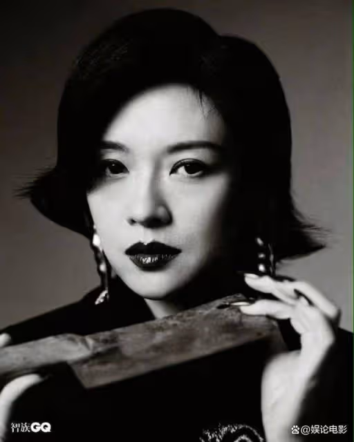 章子怡為新片提著菜刀拍雜誌，網友：很美很絕，就是這個味道