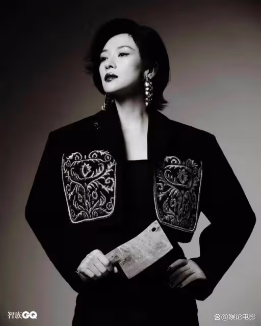 章子怡為新片提著菜刀拍雜誌,網友:很美很絕,就是這個味道