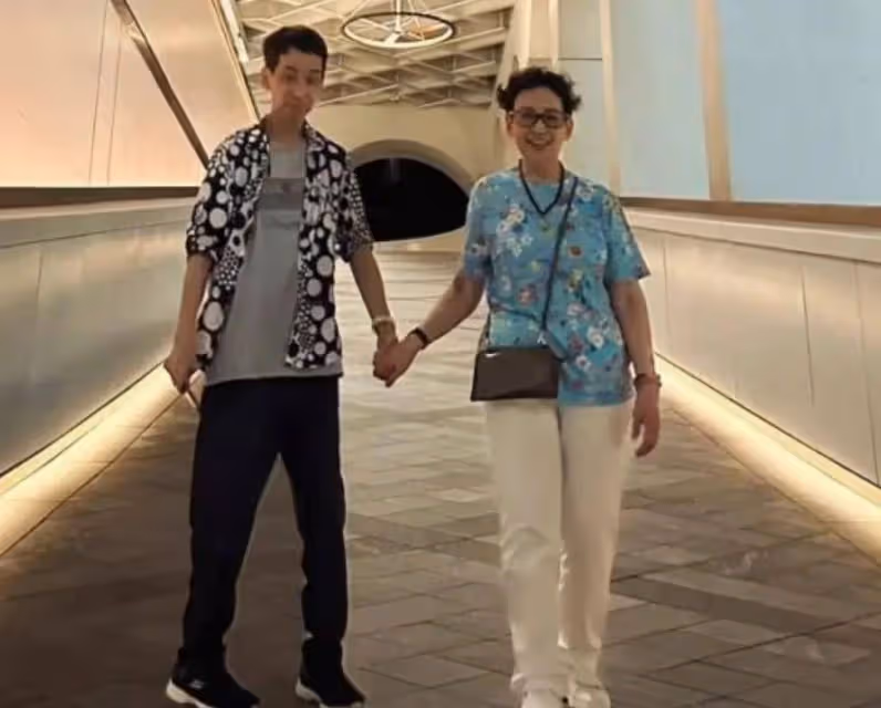 知名港星近況曝光!抗癌成功瘦成紙片人,一隻耳朵聽力僅剩5成