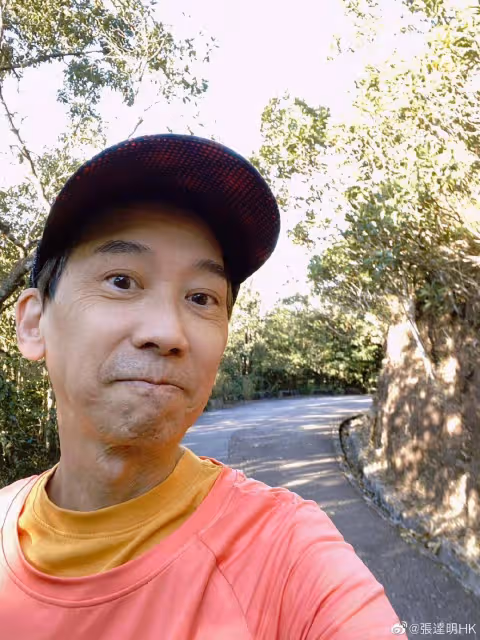 知名港星近況曝光!抗癌成功瘦成紙片人,一隻耳朵聽力僅剩5成