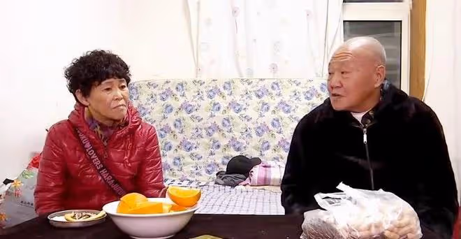 67歲大媽相中土豪大爺,要求給兒子買房買車,大爺:我不當冤大頭