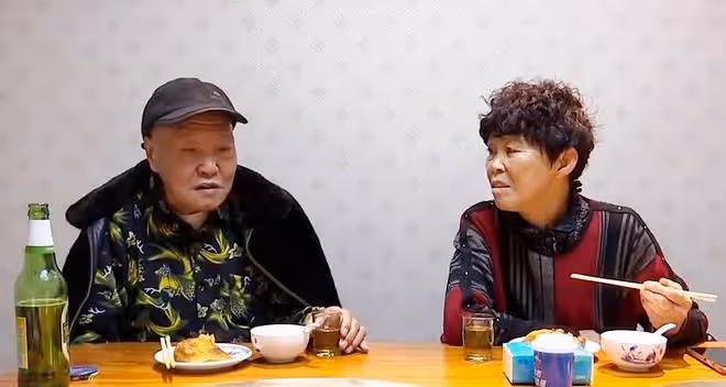 67歲大媽相中土豪大爺,要求給兒子買房買車,大爺:我不當冤大頭