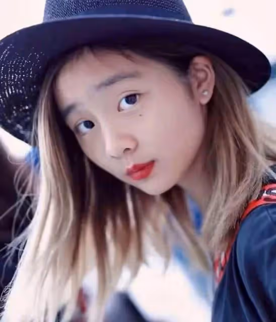 王菲17歲女兒秀身材!穿哈倫褲配修身衣,上緊下寬的穿法太成熟