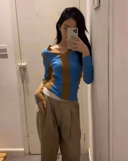 星二代合體!汪峰閨女小蘋果穿衣時髦,李嫣用頭髮遮臉像王菲