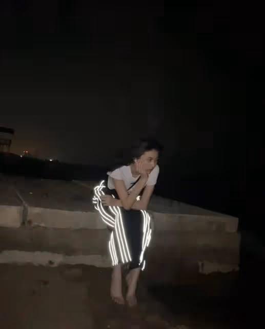 星二代合體!汪峰閨女小蘋果穿衣時髦,李嫣用頭髮遮臉像王菲