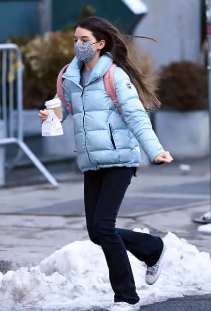 17歲蘇瑞陪媽媽逛街!穿牛仔褲,褲腿濕半截,一件小藍襖反覆穿