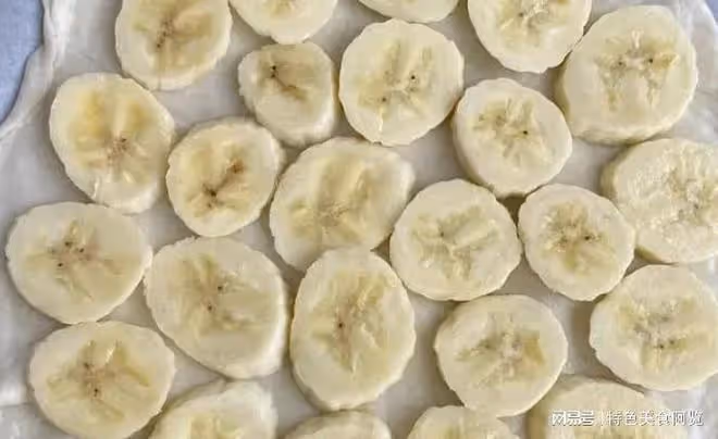 買2張手抓餅,2根香蕉,教你做香蕉披薩,潤腸通便,拉絲又甜香