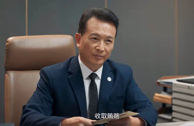 《城中之城》直到沈婧爬上顧行的床，趙輝才發現，謝致遠運氣真好