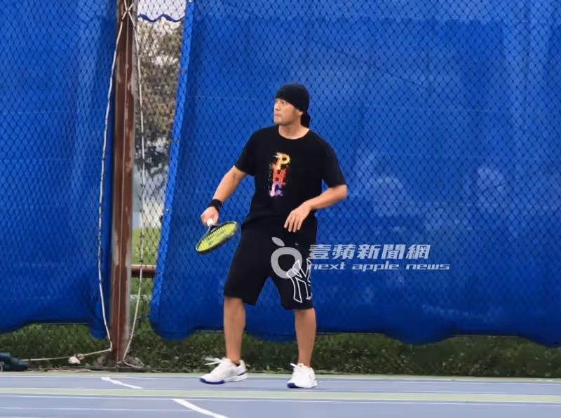 壹蘋10點強打｜周杰倫帥氣揮拍！秒捕獲20年交集狗仔　Ace連發po文許願（狗仔直擊）