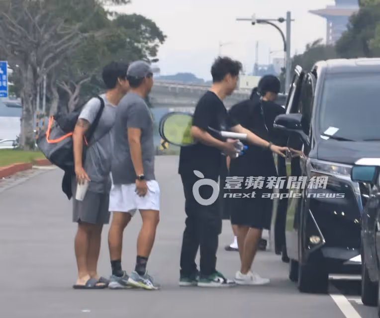 壹蘋10點強打｜周杰倫帥氣揮拍！秒捕獲20年交集狗仔　Ace連發po文許願（狗仔直擊）