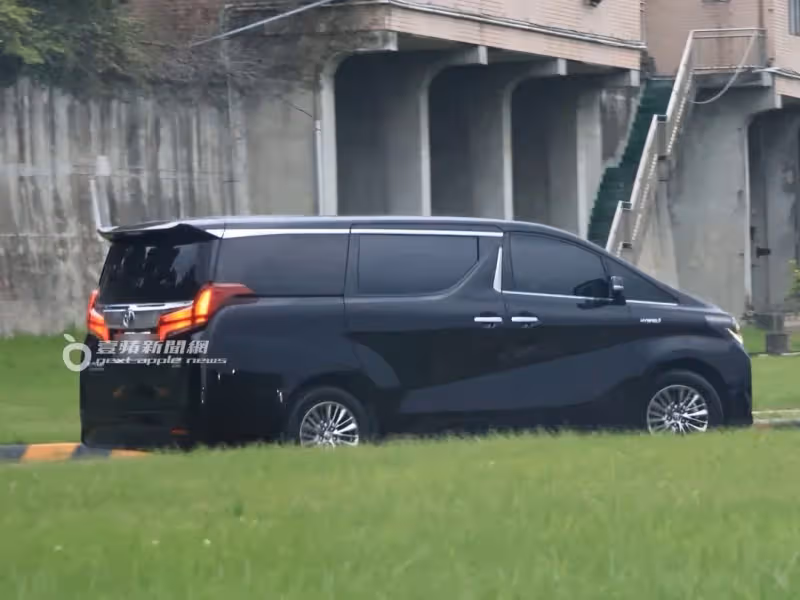壹蘋10點強打｜周杰倫帥氣揮拍！秒捕獲20年交集狗仔　Ace連發po文許願（狗仔直擊）