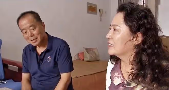 67歲大爺相中漂亮大媽,使出渾身解數花式表白,大媽:你養不起我