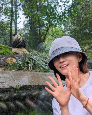 剛婉拒《浪姐5》!前田敦子大陸打卡「合照大熊貓」陸網高度關注