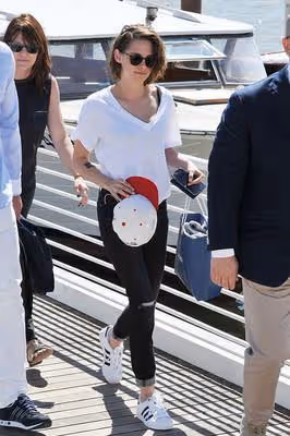 孫儷罕見曬美照，大清早穿寬鬆T恤練舞，42歲仍保持完美身材