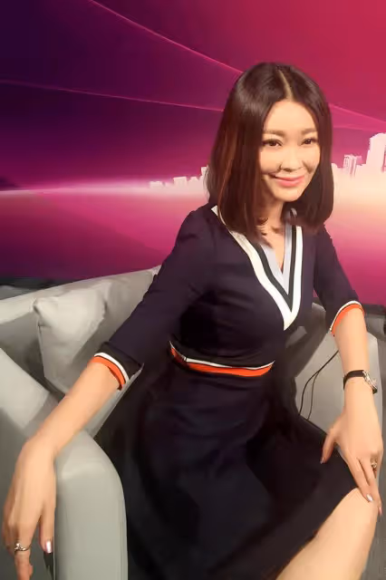 50歲王小騫變身「蛇精臉」!法令紋顯著下巴突出,到底怎麼了?