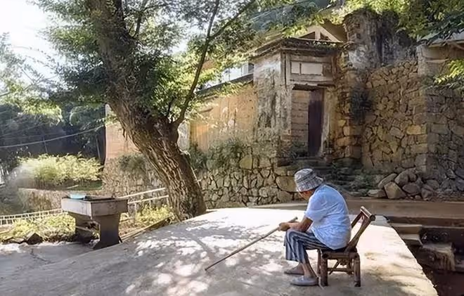 和妻子離婚後,母子倆一夜回到解放前,母親也不再體弱多病了