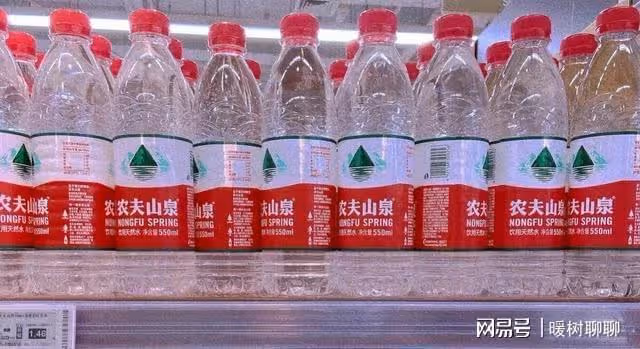 農夫山泉低調推出2元「綠瓶」純凈水,網友:只買哇哈哈!