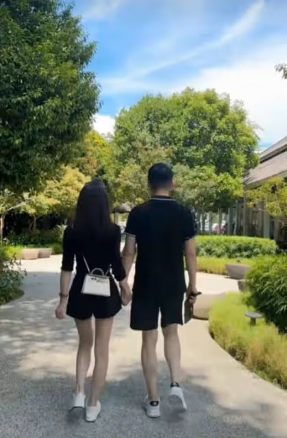 汪小菲馬筱梅新加坡甜蜜游,牽手背影浪漫爆表