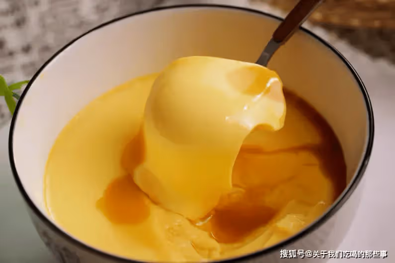 想要蒸出完美的雞蛋羹,黃金比例和4個訣竅告訴你,比布丁還滑嫩