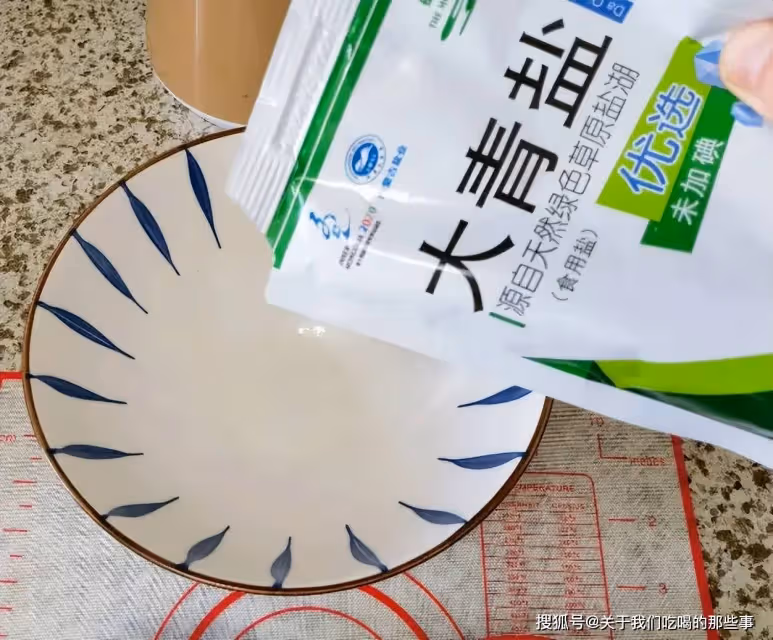 想要蒸出完美的雞蛋羹,黃金比例和4個訣竅告訴你,比布丁還滑嫩