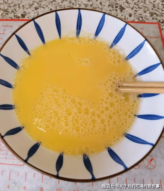 想要蒸出完美的雞蛋羹,黃金比例和4個訣竅告訴你,比布丁還滑嫩