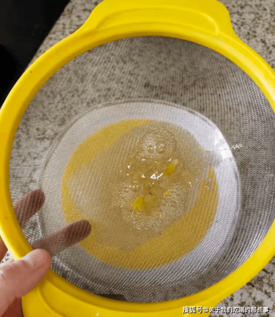 想要蒸出完美的雞蛋羹,黃金比例和4個訣竅告訴你,比布丁還滑嫩