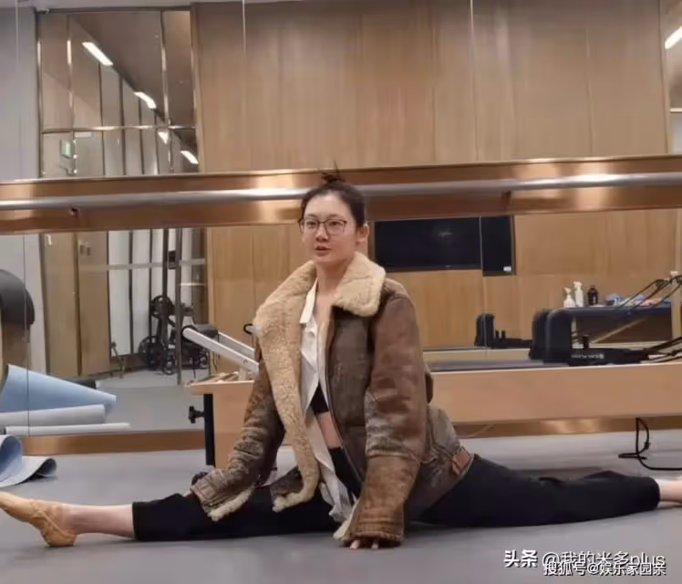 苗苗錄浪姐瘦回100斤,全家圍著她轉,鄭愷自願在家和丈母娘帶娃