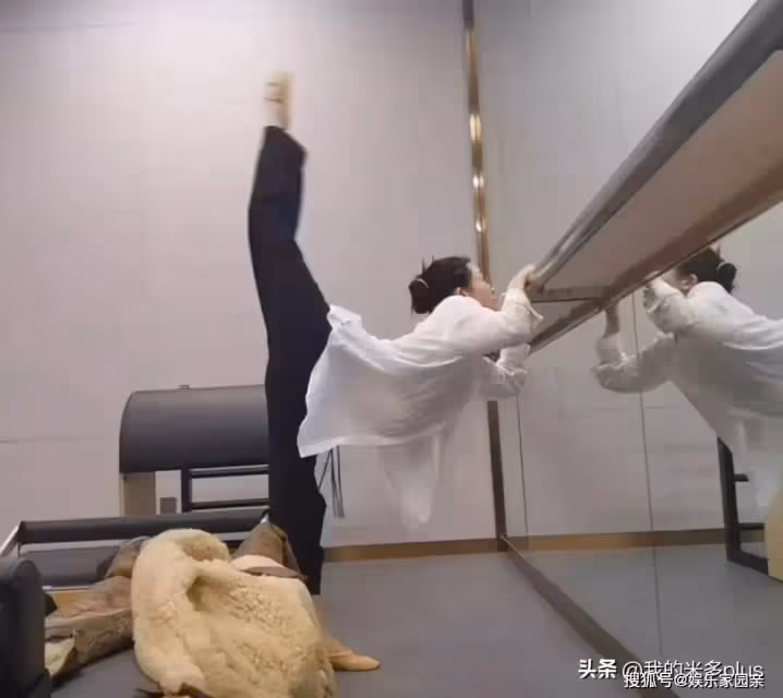 苗苗錄浪姐瘦回100斤,全家圍著她轉,鄭愷自願在家和丈母娘帶娃