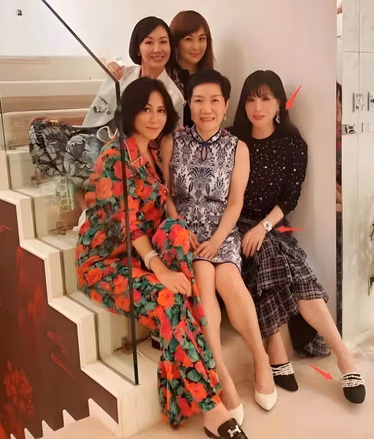 劉嘉玲接連賣掉香港三套豪宅,狂賺3100萬!上海豪宅內景曾被泄露