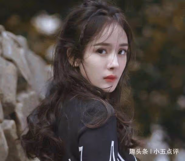 楊冪早年考試視頻曝光,素顏與現狀相差大,確定沒整嗎?