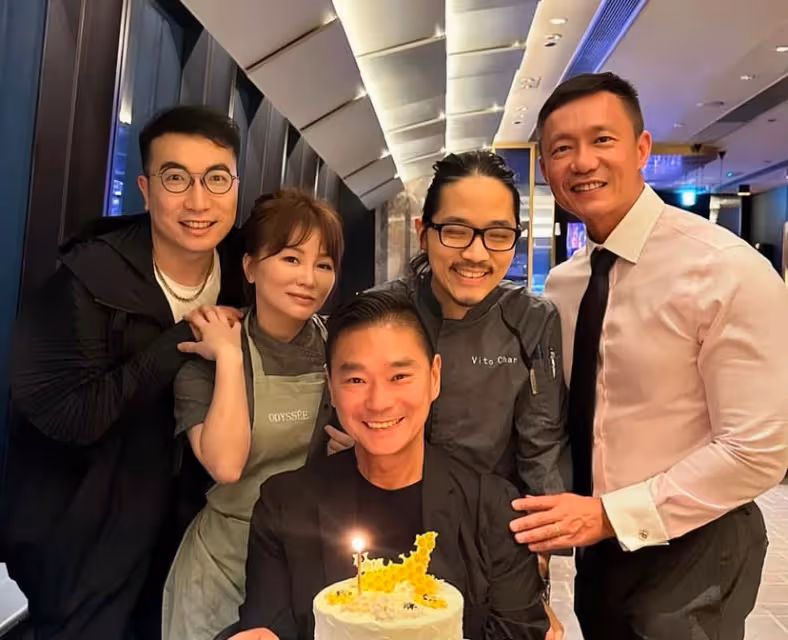 香港主持人高調慶生，與同性愛人牽手秀恩愛，有家族遺傳兩度患癌