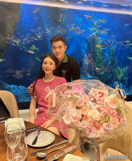 郭富城倆女兒近照:穿白色公主裙,顏值驚艷,與媽媽合影好養眼