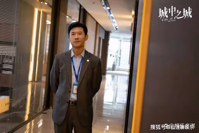 《城中之城》趙輝周琳私密視頻曝光，蘇見仁果斷進行舉報，反遭吳顯龍買兇滅口