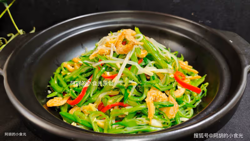 韭菜香椿快靠邊！入夏前這菜先吃，切絲炒一盤，祛濕大好處，越吃越香下飯好菜
