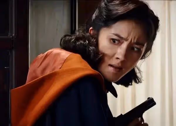 楊冪臉崩成這樣判若兩人！網友揪出他來背鍋