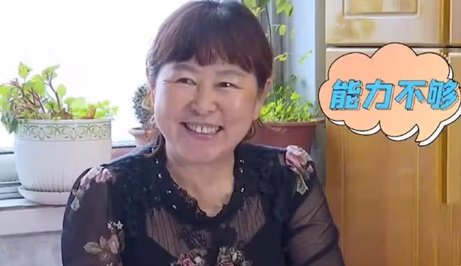 農村大爺相中漂亮大媽,願意養大媽一輩子,成功牽手抱得美人歸