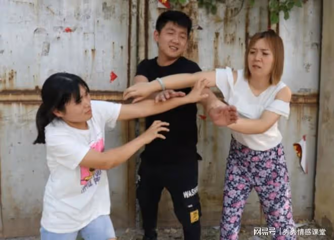 3個小姑子全回娘家，婆婆讓我做飯，老公：去飯店吃全家AA