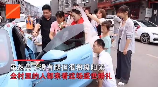 漂亮女孩嫁給無腿小伙,不要彩禮也不要婚房,坦言:他很有魅力