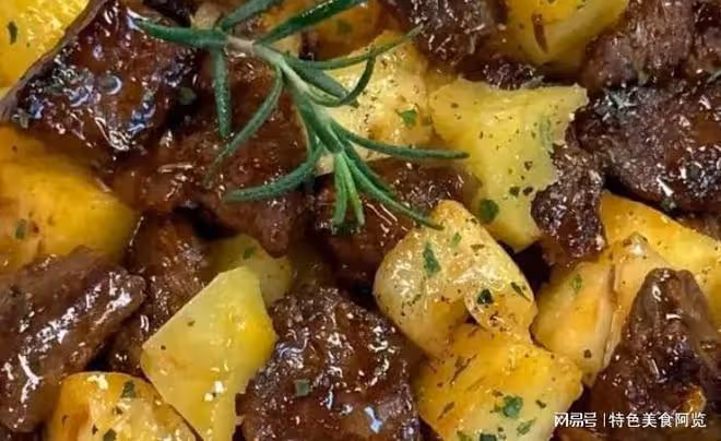 牛肉愛好者的福音，深扒菠蘿牛肉粒的解饞做法，美容護膚又下飯