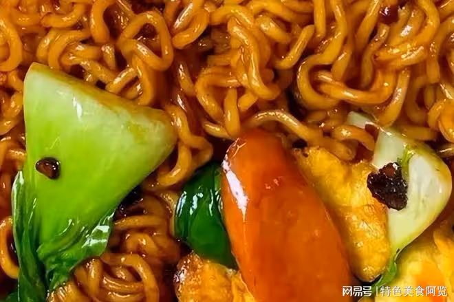 4月代餐別錯過,青菜火腿炒麵太解饞,簡單易實操,味道嘎嘎棒