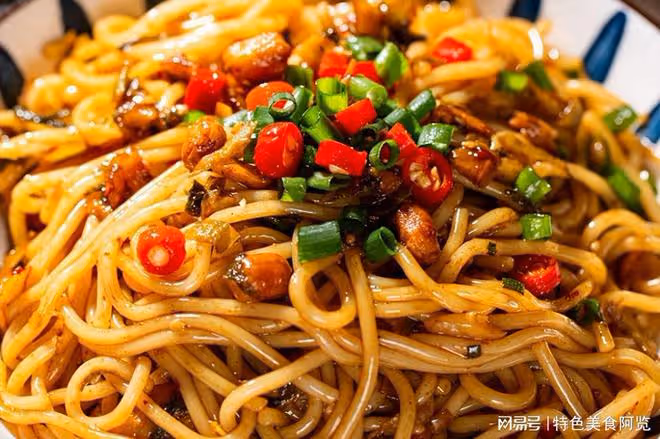 米粉絕絕子的解饞吃法,搭配豬肉末拌一拌,味美又飽腹,嘎嘎好吃