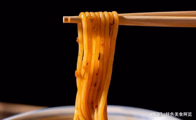 米粉絕絕子的解饞吃法,搭配豬肉末拌一拌,味美又飽腹,嘎嘎好吃